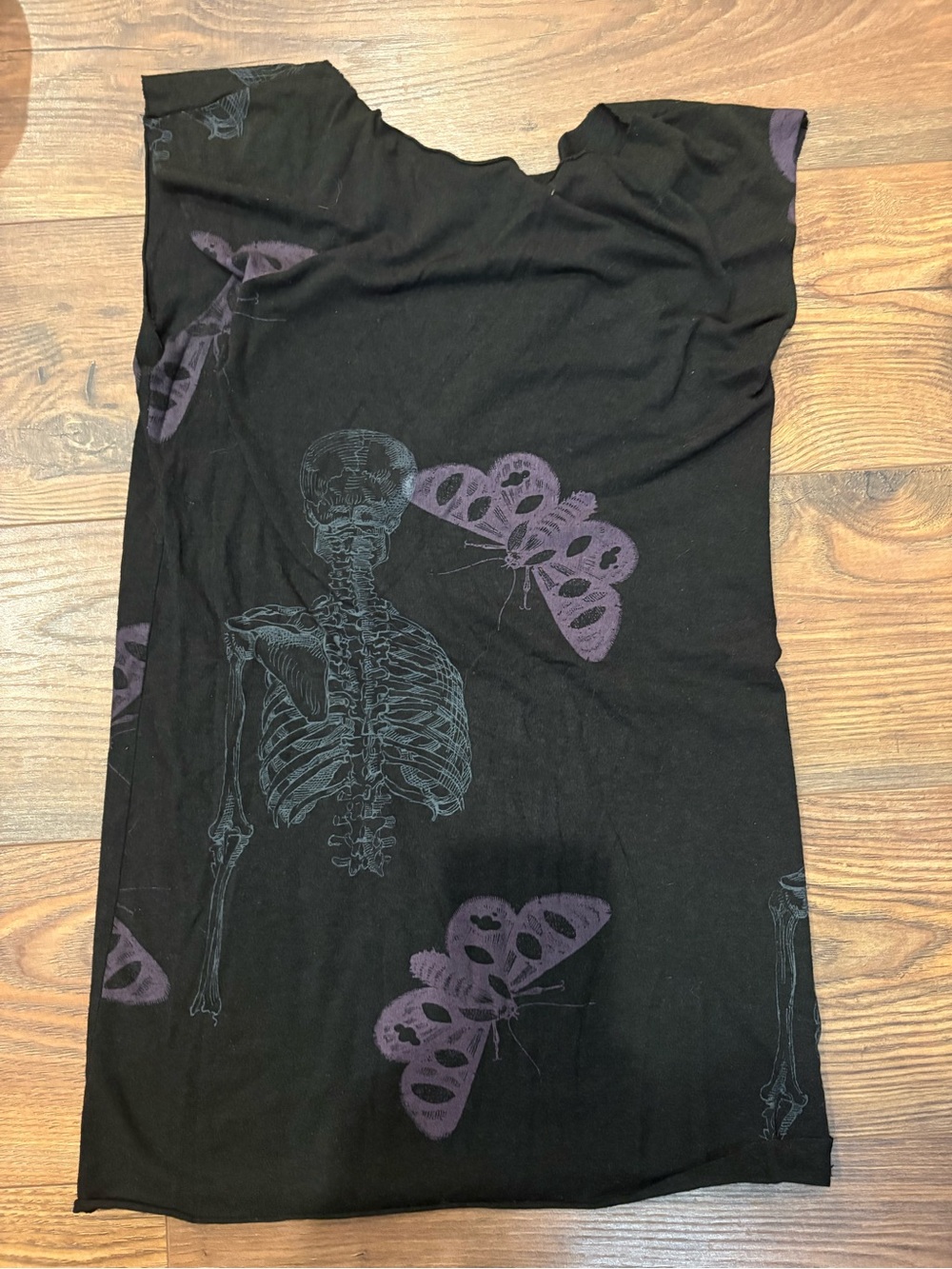 Smoking Lily skeleton moth screen print simple tee- small
